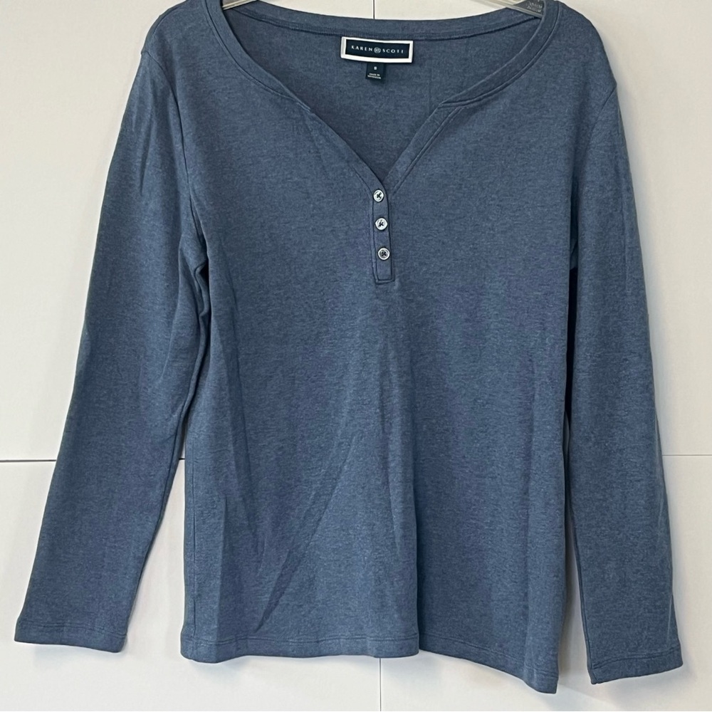 Women’s Karen Scott Long Sleeve Blue V-Neck Shirt. Size Small.